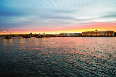 Duyuru Köprüsü ve beyaz geceler sanatında Imperial Akademisi. Saint-Petersburg.