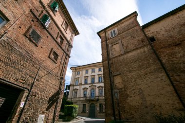 Eski ve zarif mermer ve tuğla sarayları, Humbria ve Toskana şehri.