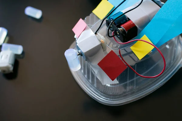 Robot Basura Una Actividad Steam Para Estudiantes Ingenio Caja Plástico —  Fotos de Stock