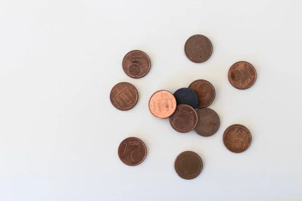 Ímã Preto Cercado Por Moedas Centavo Atrai Alguns Conceito Para — Fotografia de Stock