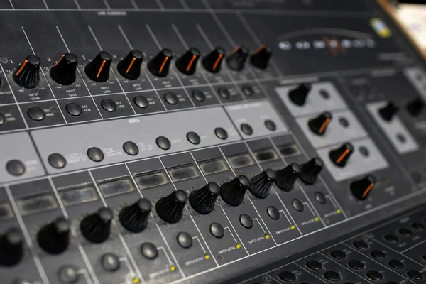 professional audio mixer and amplifier with different knobs for adjusting effects and volumes