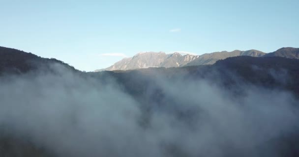Εναέρια Πλάνα Από Βουνό Κιναμπαλού Στο Πάρκο Ranau Paragliding Τραβήχτηκε — Αρχείο Βίντεο