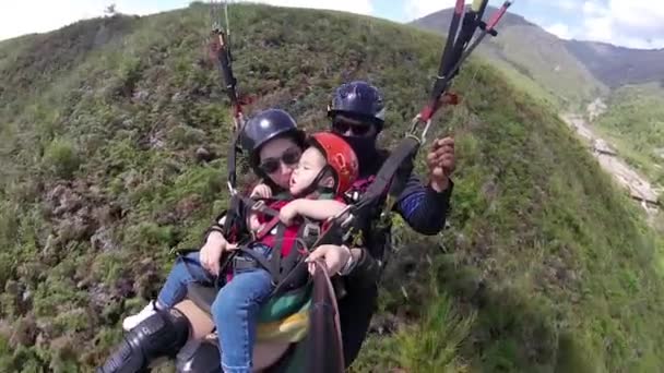 Ranau Sabah Malaisie Janvier 2020 Parapente Tandem Mère Fils Touristique — Video