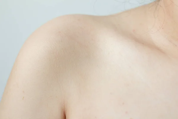 Close Woman Shoulder — Stock Photo, Image