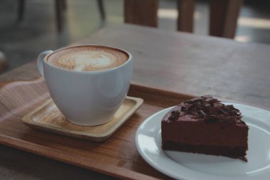 Sütlü kahve ve çikolatalı kek.. 