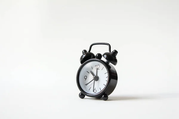 Relógio Alarme Preto Fundo Branco — Fotografia de Stock
