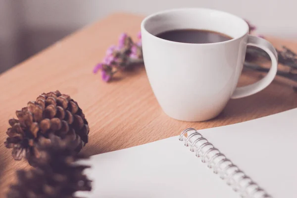 Taza Café Con Cono Pino Cuaderno — Foto de Stock