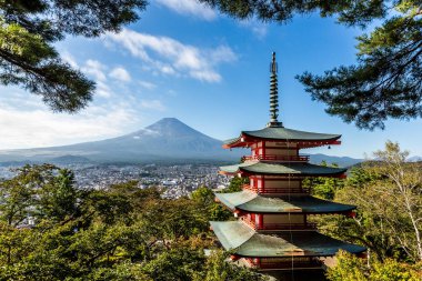 Mt. Fuji ve Chureito kırmızı pagoda Ekim, Yamanashi, Japonya