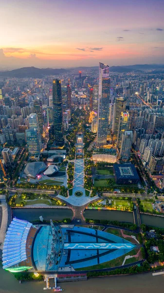 Guangzhou 'daki en iyi ziyaretçi, gece düşüşü, İHA.