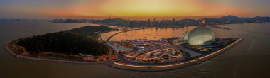 Zhuhai Büyük Tiyatrosu 'nun gece manzarası