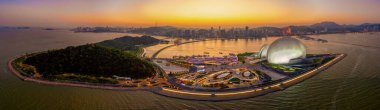 Zhuhai Büyük Tiyatrosu 'nun gece manzarası