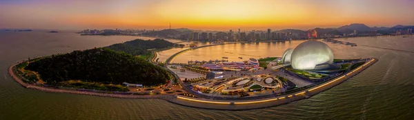 Zhuhai Büyük Tiyatrosu 'nun gece manzarası