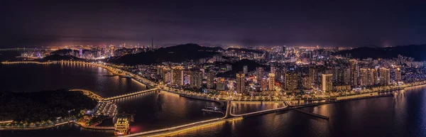 Zhuhai Büyük Tiyatrosu 'nun gece manzarası