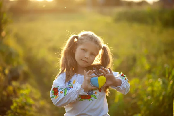 Little Girl Dressed Embroidered Shirt Vyshyvanka Yellow Blue Heart Her — Stock Photo, Image