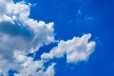 Beyaz Bulutlu Kristal Açık Mavi Gökyüzü Güzel Manzara 11