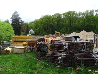 Daire mi kiralayacaksın yoksa ev mi inşa edeceksin? Karar verildi, şimdi kendi evinin nasıl büyüdüğünü izleyebilirsin..