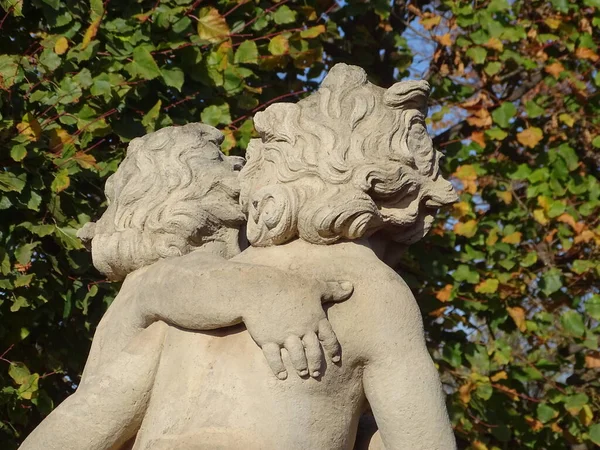 Kuscheliges Puttenpaar Dresdner Zwinger Sachsen — Stockfoto