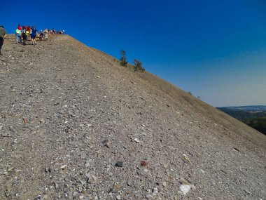 Yılda bir kez Sangerhausen / Alman yakınlarındaki bu maden çöplüğüne tırmanabilirsin..