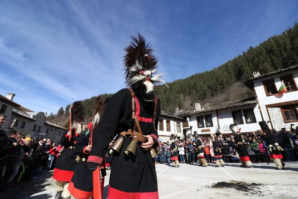 Shiroka Laka Bulgária Março 2020 Pessoas Com Máscara Chamada Kukeri — Fotografia de Stock