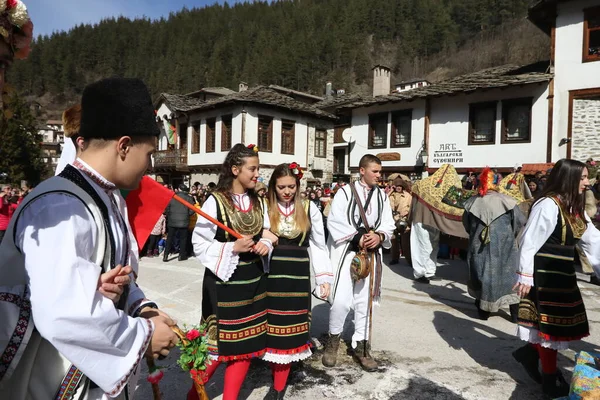 Shiroka Laka Bulgaria Marzo 2020 Gente Con Trajes Tradicionales Baila — Foto de Stock