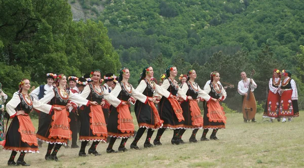 Varvara Bulgarije Mei 2015 Mensen Traditionele Kostuums Dansen Bulgarian Horo — Stockfoto