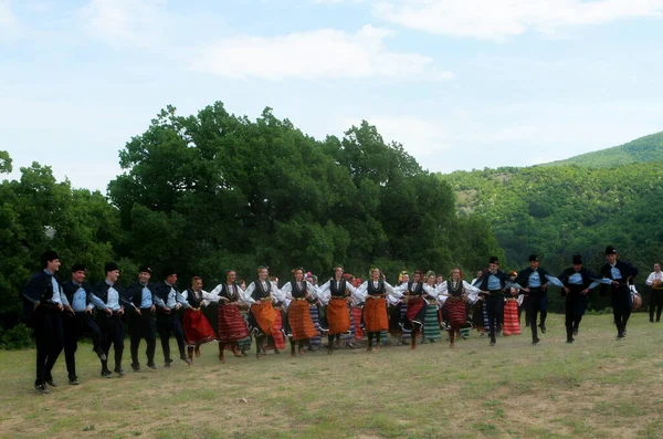 Varvara Bulgarije Mei 2015 Mensen Traditionele Kostuums Dansen Bulgarian Horo — Stockfoto