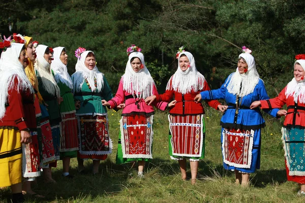 Koprivshtica Bułgaria Sierpnia 2010 Ludzie Tradycyjnym Stroju Ludowym Krajowych Targów — Zdjęcie stockowe