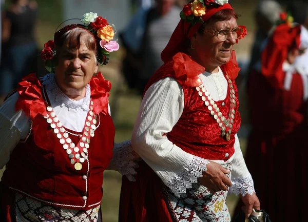 Koprivshtica Bulgarien August 2010 Menschen Traditioneller Tracht Auf Der Nationalen — Stockfoto