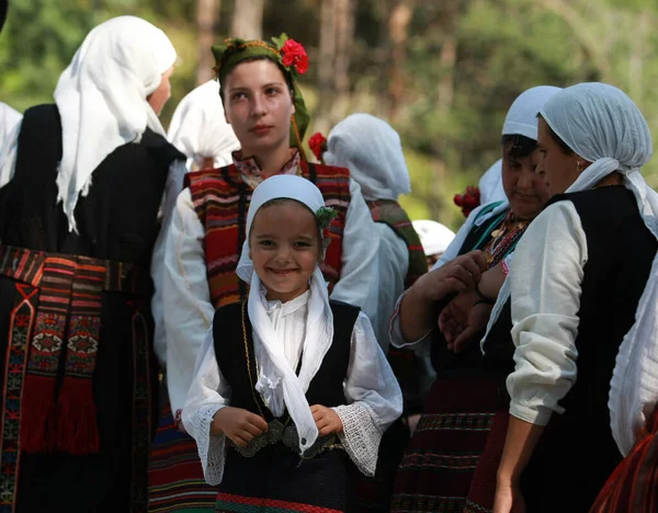 Koprivshtica Bułgaria Sierpnia 2010 Ludzie Tradycyjnym Stroju Ludowym Krajowych Targów — Zdjęcie stockowe