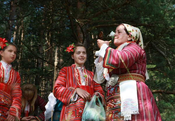 Koprivshtica Βουλγαρία Αυγούστου 2010 Άνθρωποι Παραδοσιακή Λαϊκή Ενδυμασία Της Εθνικής — Φωτογραφία Αρχείου