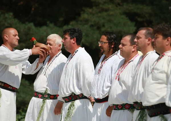 Koprivshtica Bulgaria Agosto 2010 Gente Disfrazada Folclore Tradicional Feria Nacional — Foto de Stock
