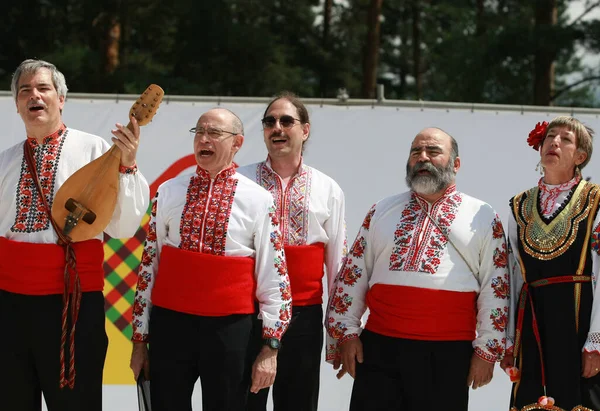 Koprivshtica Bułgaria Sierpnia 2010 Ludzie Tradycyjnym Stroju Ludowym Krajowych Targów — Zdjęcie stockowe