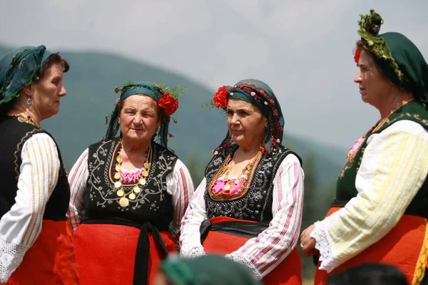 Koprivshtica Bulgaria Agosto 2010 Gente Disfrazada Folclore Tradicional Feria Nacional — Foto de Stock