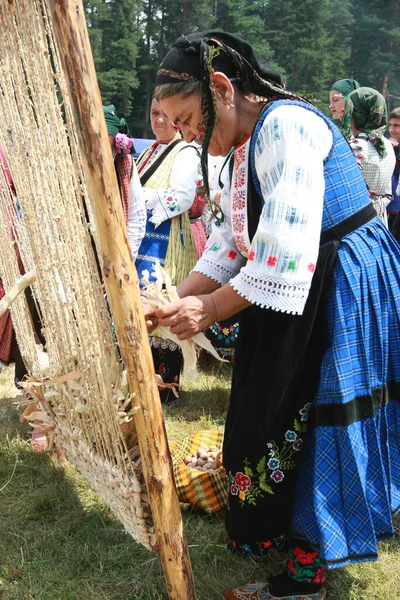 Koprivshtica Bulgarien August 2010 Menschen Traditioneller Tracht Auf Der Nationalen — Stockfoto