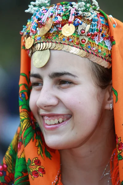 Koprivshtica Bulgária 2010 Augusztus Koprivshticai Nemzeti Folklórvásár Hagyományos Népviseletében Élő — Stock Fotó