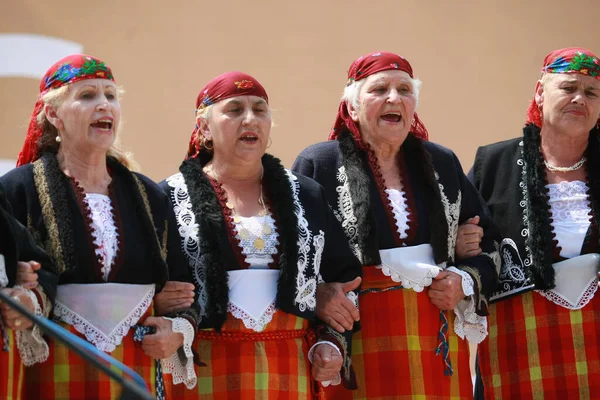 Koprivshtica Bułgaria Sierpnia 2010 Ludzie Tradycyjnym Stroju Ludowym Krajowych Targów — Zdjęcie stockowe