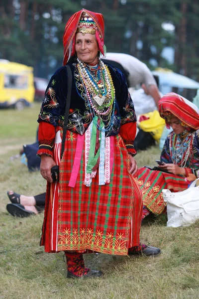 Koprivshtica Bulgária Agosto 2010 Pessoas Trajes Folclóricos Tradicionais Feira Nacional — Fotografia de Stock