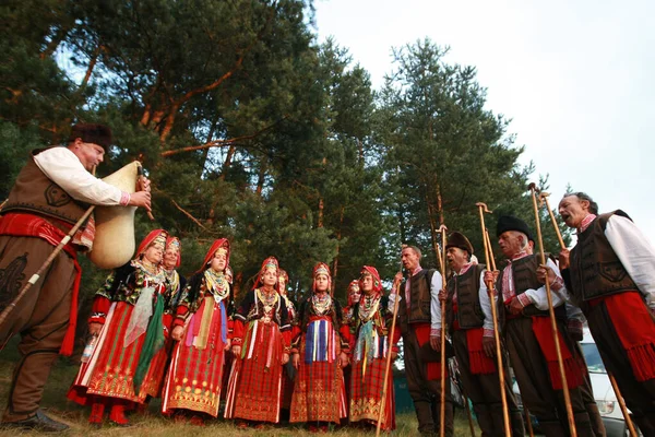 Koprivshtica Bulgária Agosto 2010 Pessoas Trajes Folclóricos Tradicionais Feira Nacional — Fotografia de Stock