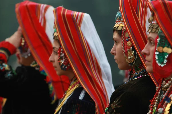 Koprivshtica Болгарія Серпня 2010 Люди Традиційному Народному Костюмі Національного Фольклорного — стокове фото