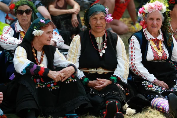 Koprivshtica Bułgaria Sierpnia 2010 Ludzie Tradycyjnym Stroju Ludowym Krajowych Targów — Zdjęcie stockowe