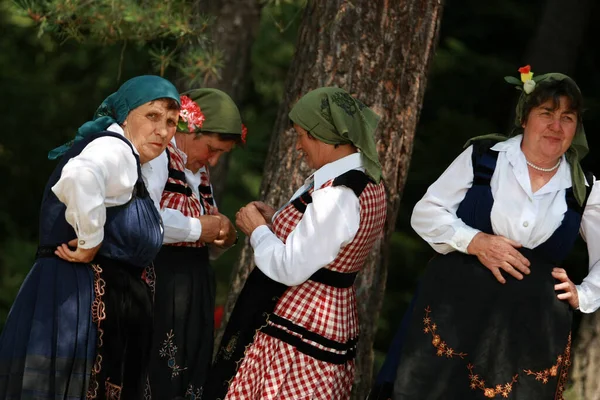 Koprivshtica Bulgarien August 2010 Menschen Traditioneller Tracht Auf Der Nationalen — Stockfoto