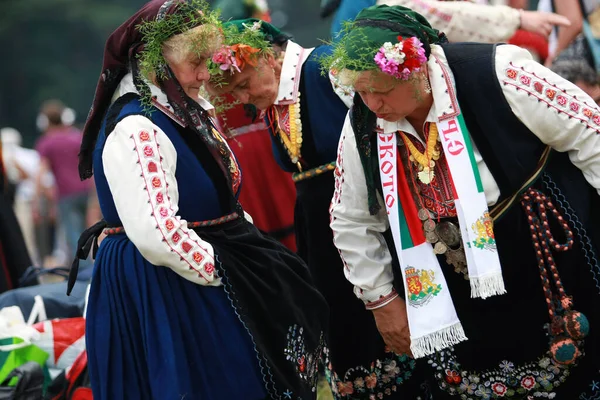 Koprivshtica Bułgaria Sierpnia 2010 Ludzie Tradycyjnym Stroju Ludowym Krajowych Targów — Zdjęcie stockowe