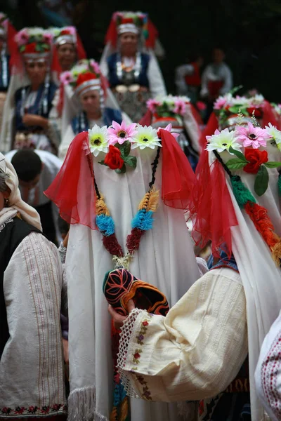 Koprivshtica Bulgária Agosto 2010 Pessoas Trajes Folclóricos Tradicionais Feira Nacional — Fotografia de Stock