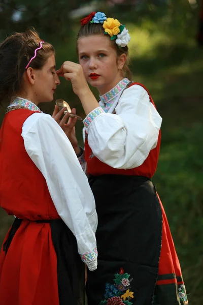 Koprivshtica Bułgaria Sierpnia 2010 Ludzie Tradycyjnym Stroju Ludowym Krajowych Targów — Zdjęcie stockowe