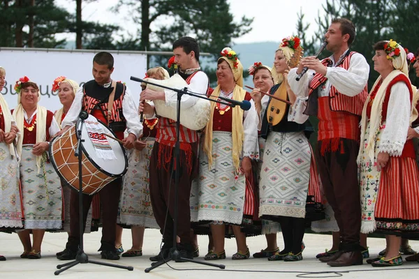 Koprivshtica Bulgária Agosto 2010 Pessoas Trajes Folclóricos Tradicionais Feira Nacional — Fotografia de Stock