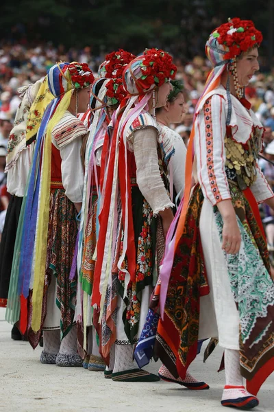 Koprivshtica Bulgária Agosto 2010 Pessoas Trajes Folclóricos Tradicionais Feira Nacional — Fotografia de Stock