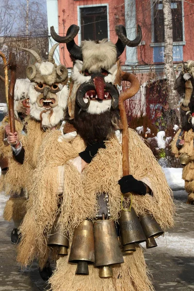 Breznik Bulgaria Enero 2017 Personas Identificadas Con Disfraces Tradicionales Kukeri —  Fotos de Stock