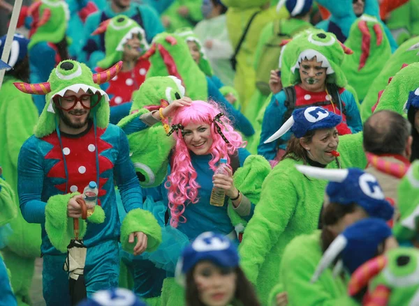 Xanthi Grecia Marzo 2014 Amigos Identificados Vestidos Con Trajes Coloridos — Foto de Stock