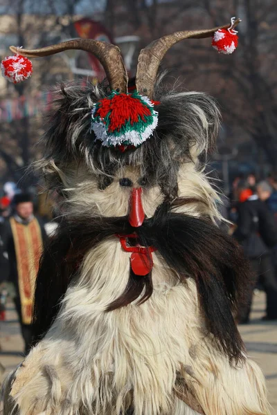 Pernik Bulgaria Gennaio 2019 Persone Con Maschera Chiamata Kukeri Ballano — Foto Stock