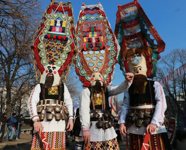 Pernik Bulgarie Janvier 2019 Des Personnes Masquées Appelées Kukeri Dansent — Photo